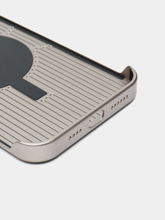IPhone 14, 15, 16 Pro / Max, MagSafe uchun xushbo'y hidli charm metall g'ilof