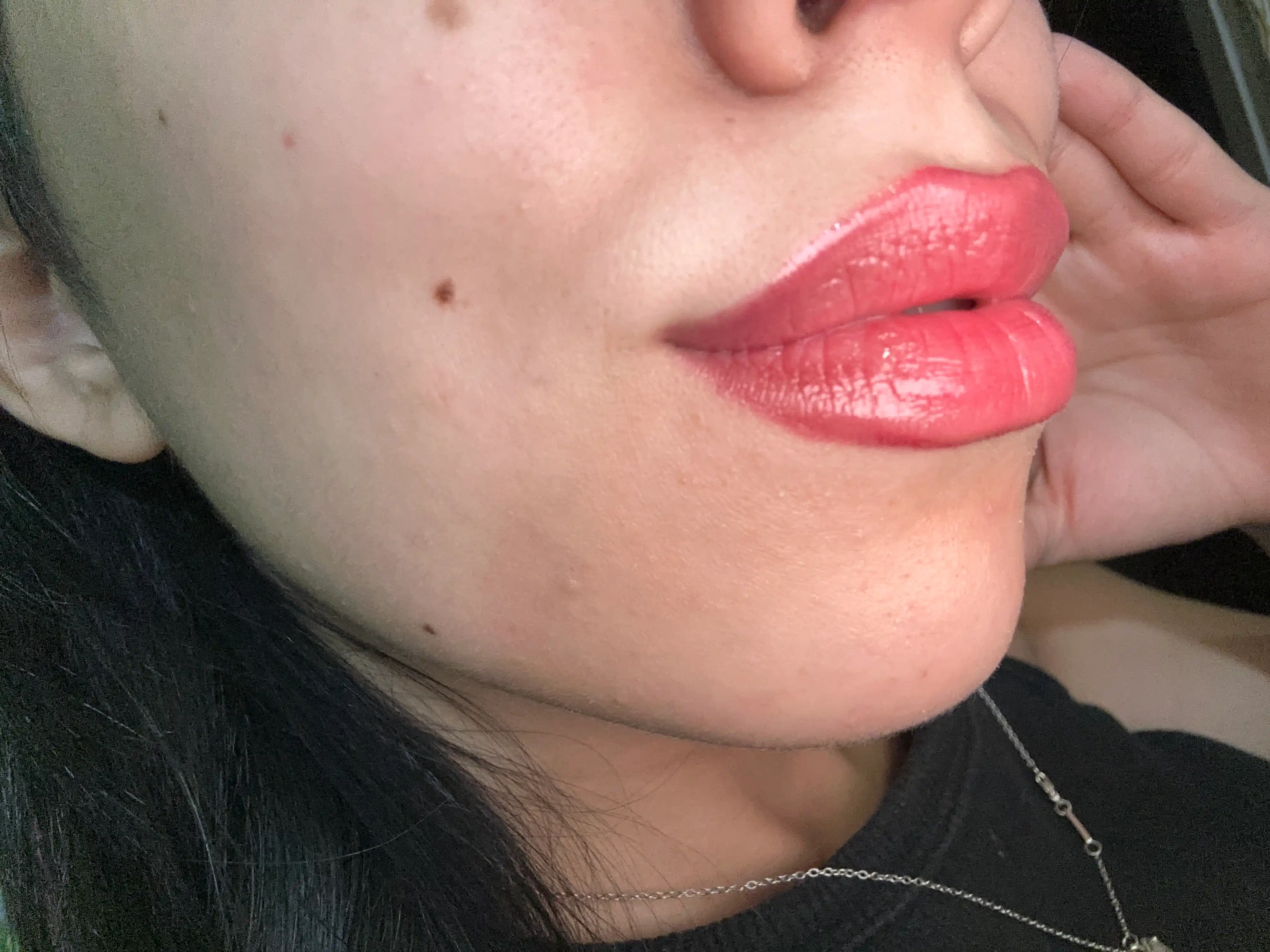 Ультра глянцевый блеск для губ Rouge Allure Velvet, жидкая помада, 8 г 