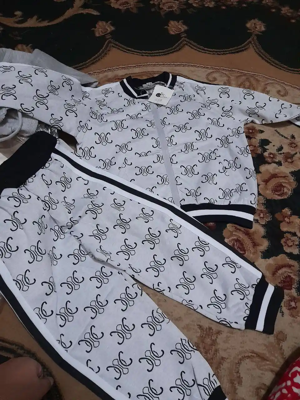 Ayollar sumkasi, charm, yelkasi osha, kamarda