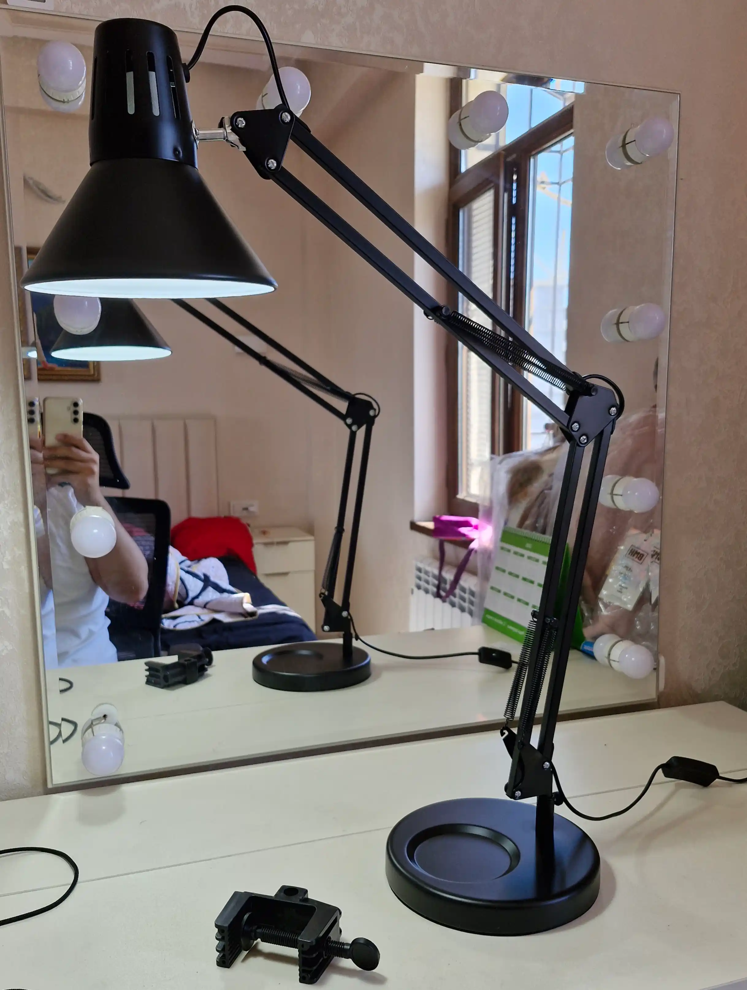 Stol lampa maktab o'quvchilar uchun svitilnik metal korpus, tungi chiroq + zajim sovg'a