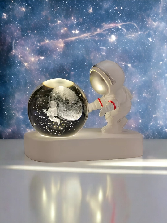 Ночник "Космонавт и хрустальный шар", USB