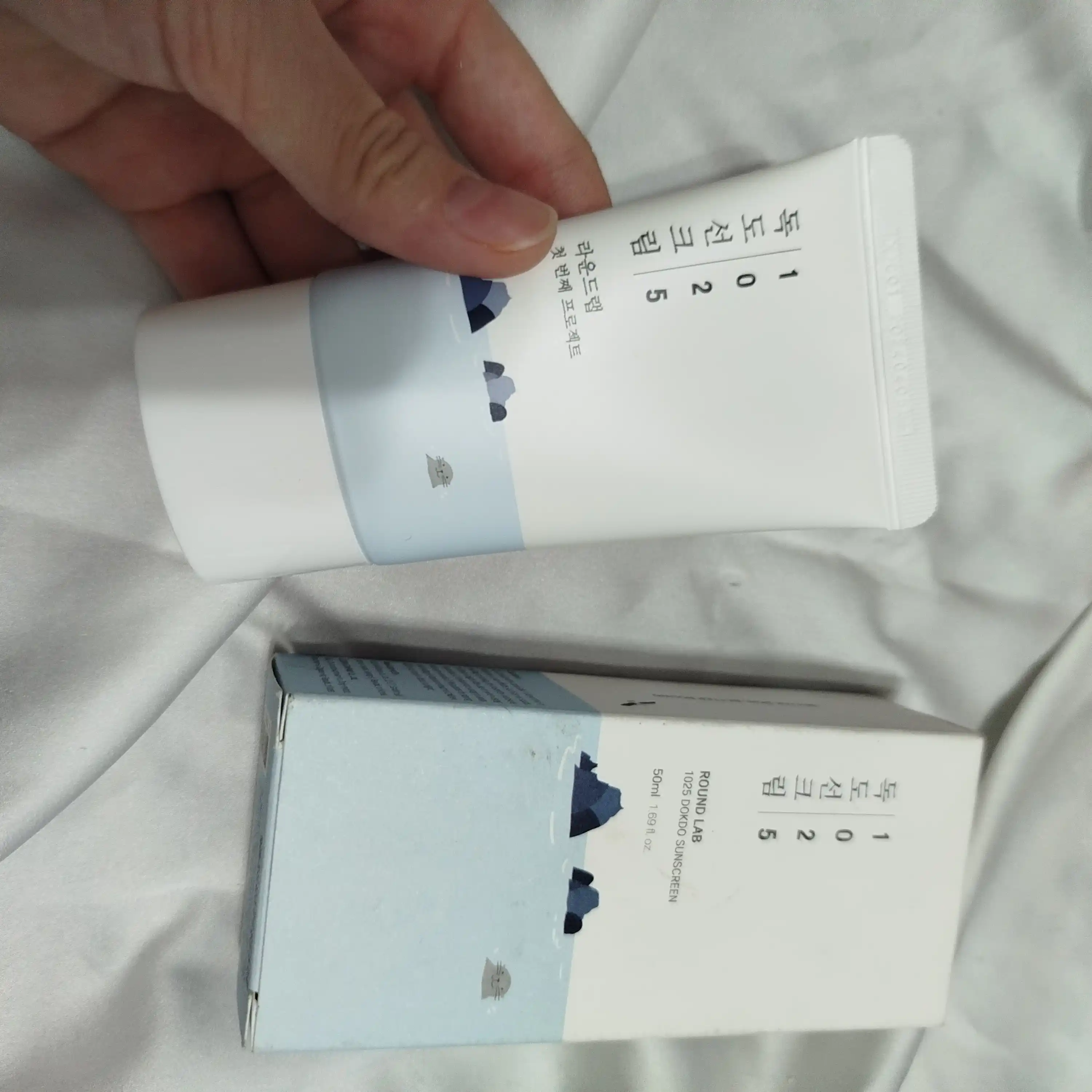 Легкий СПФ для проблемной и чувствительной кожи Round Lab 1025 Dokdo Sun Cream, 50 мл