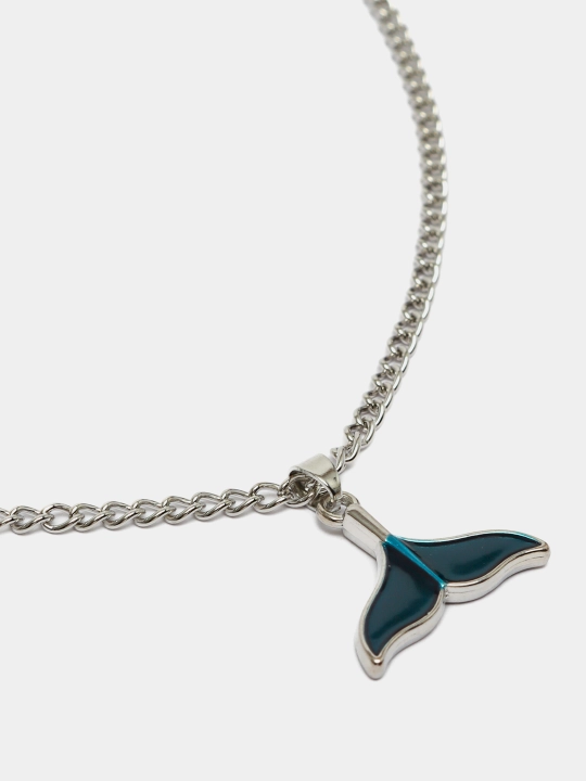 Kumush va oltin rangdagi oqlangan dengiz mavzusidagi marjon