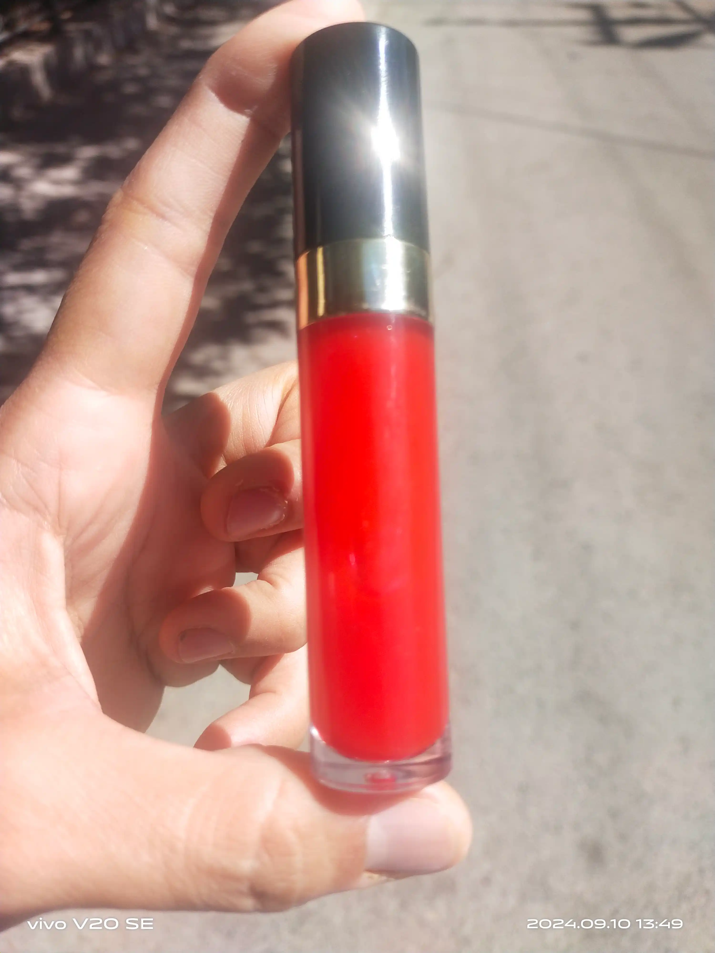 Ультра глянцевый блеск для губ Rouge Allure Velvet, жидкая помада, 8 г 
