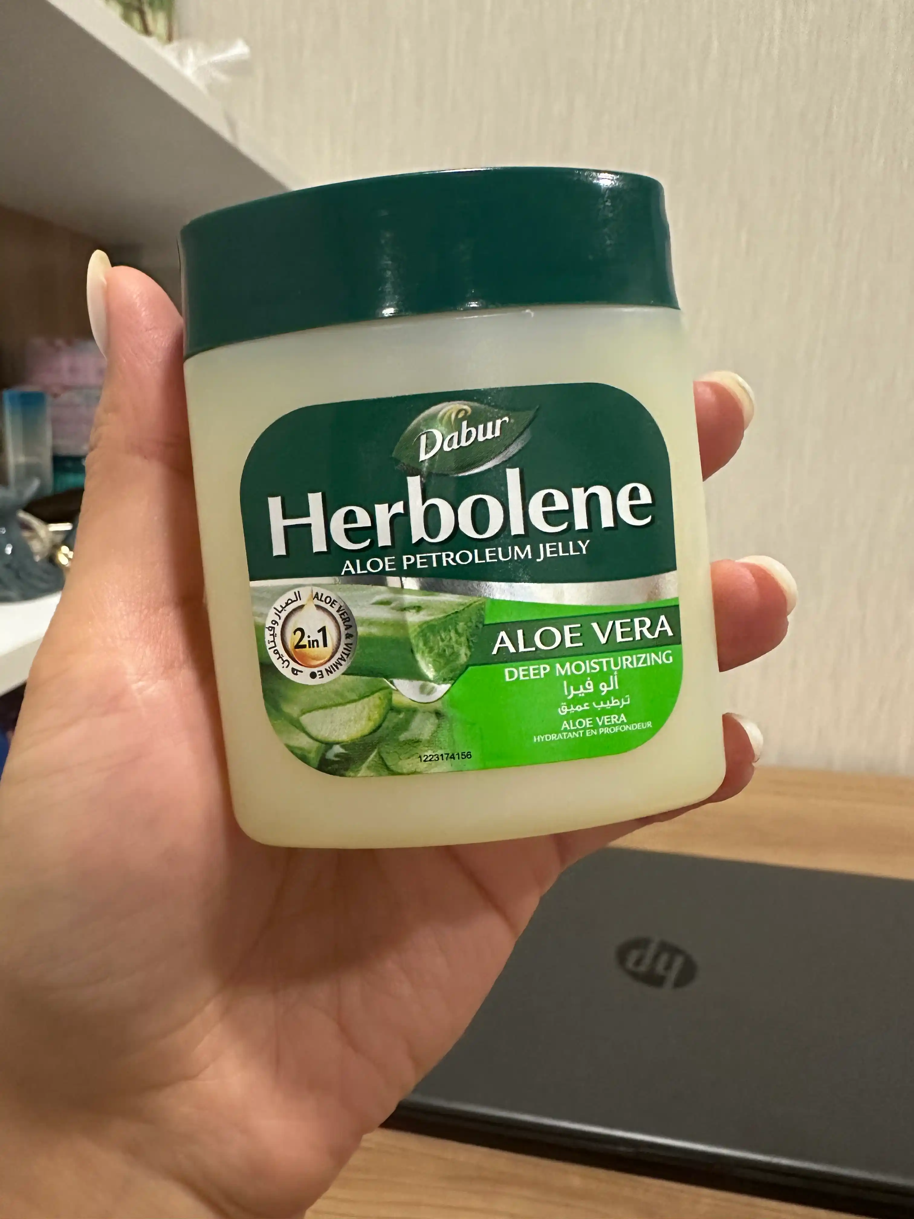 Vazelin Dabur Herbolene, aloe vera va E vitamin, yuz kremi, tana va lablar uchun