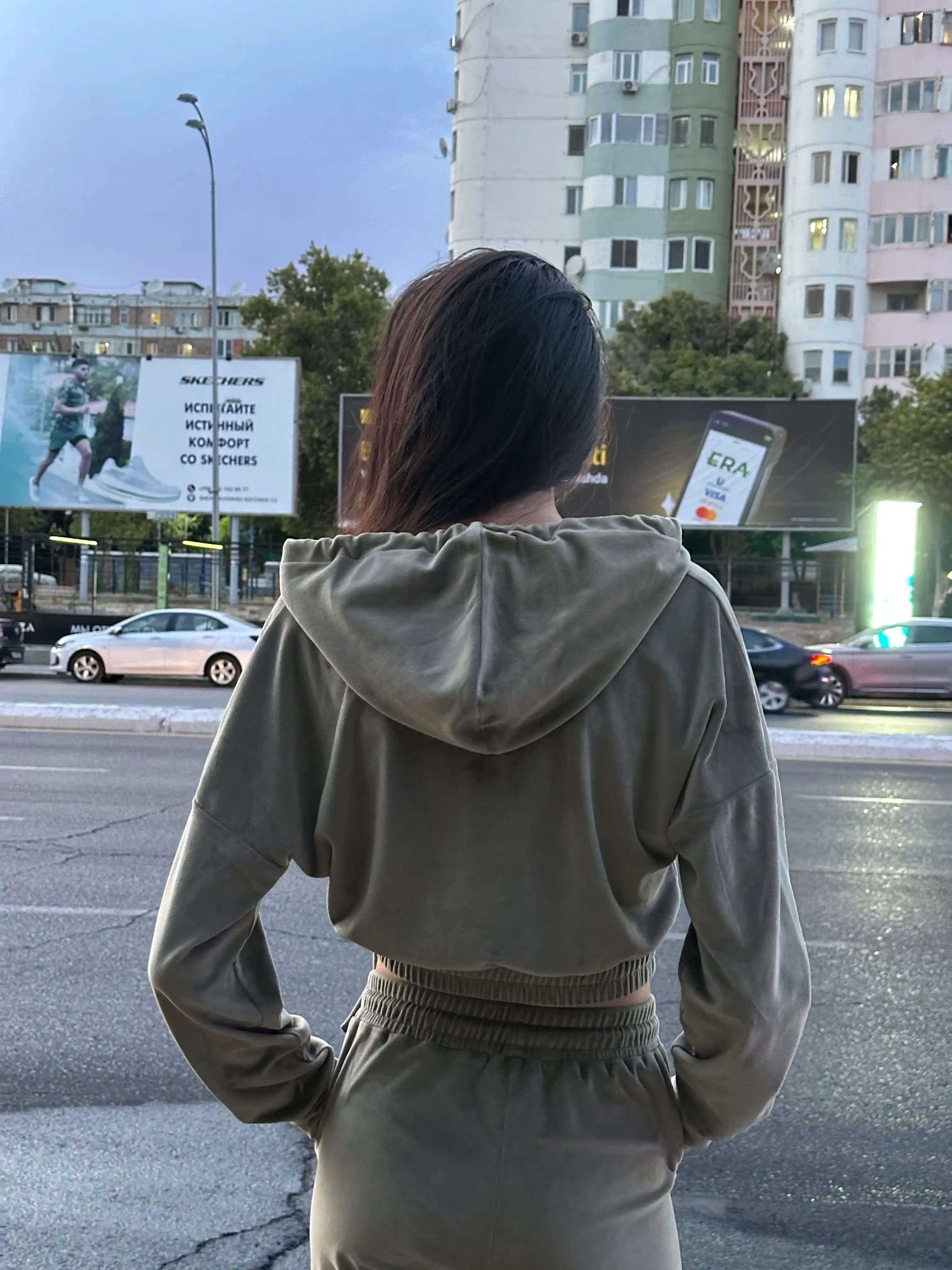Ayollar uchun velyur ikki qismli kostyum, uy va sport to'plami: oversayz xudi + shalvar