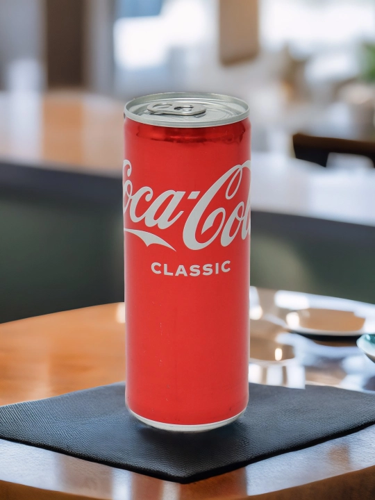 Gazlangan ichimlik Coca - Cola ichimligi, 250 ml, temir banka