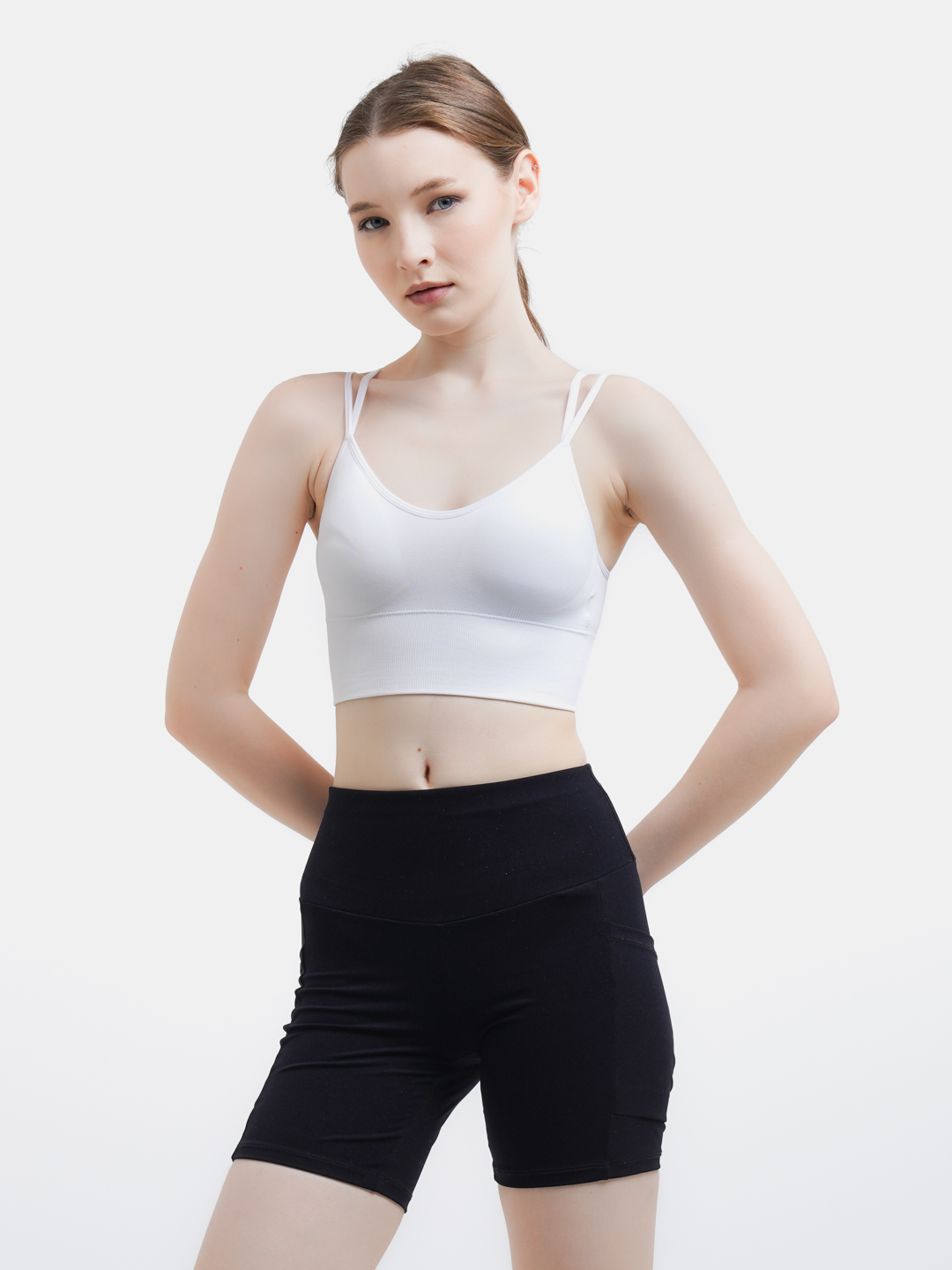 Porno mening eshak pastga qizarib ketdi. Yalangoch Latino yigitlarining fotosuratlari