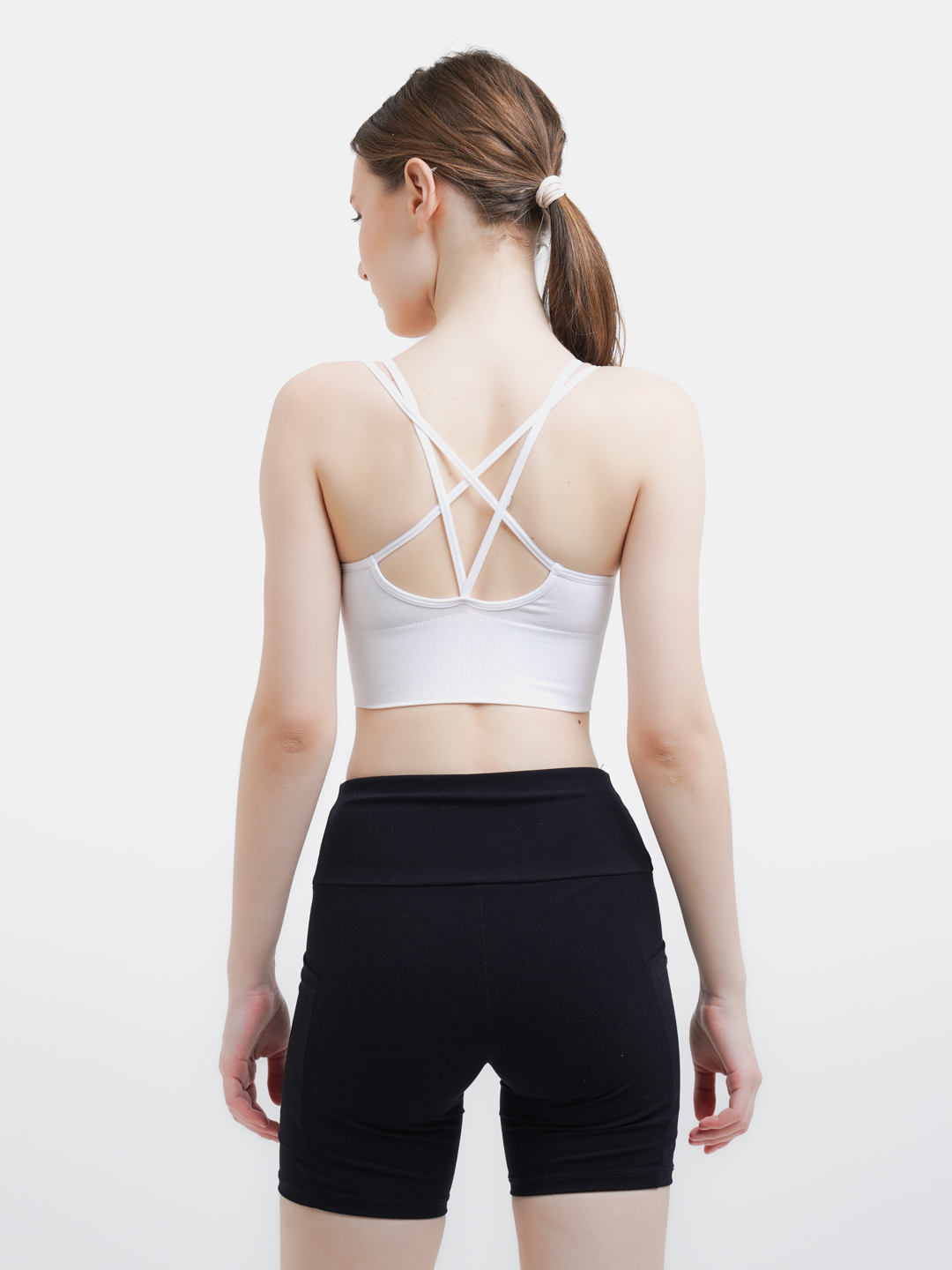 Yashirin kamera qiz dushda yuvinmoqda