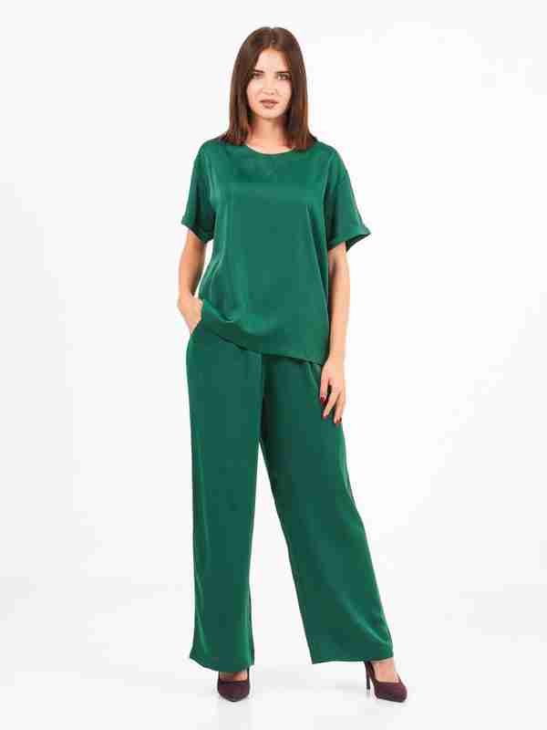 Erim porno videoda sikiladi. Yalangoch nudistlarning mushuklari