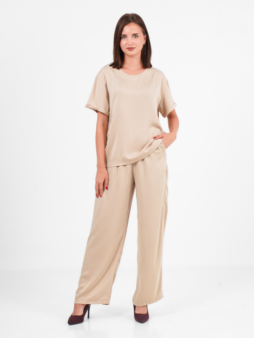 Men ayollarning atlas shimlarida keldim. Men ayollarning atlas shimlarida keldim.