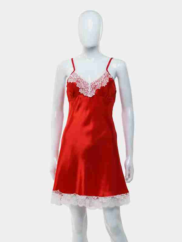 Peignoirdagi italiyalik ayollarning yalangoch fotosuratlari Peignoirdagi italiyalik ayollarning yalangoch fotosuratlari