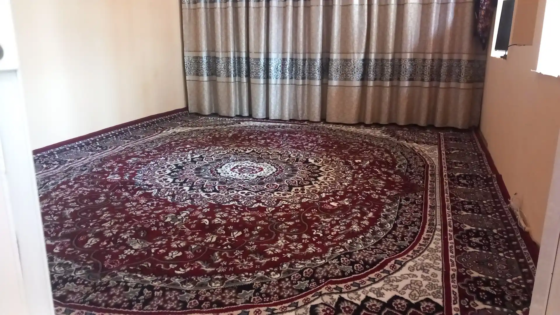 2.5 x 3.5 metrli, uy va xonadon uchun gilam, yumshoq, o‘lchami 250 * 350 sm