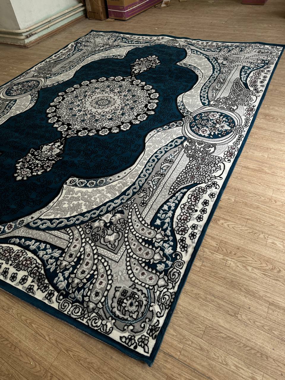 2.5 x 3.5 metrli, uy va xonadon uchun gilam, yumshoq, o‘lchami 250 * 350 sm