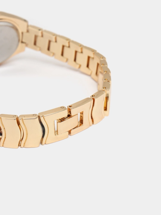Ayollar qo'l soati, Omega, Guess