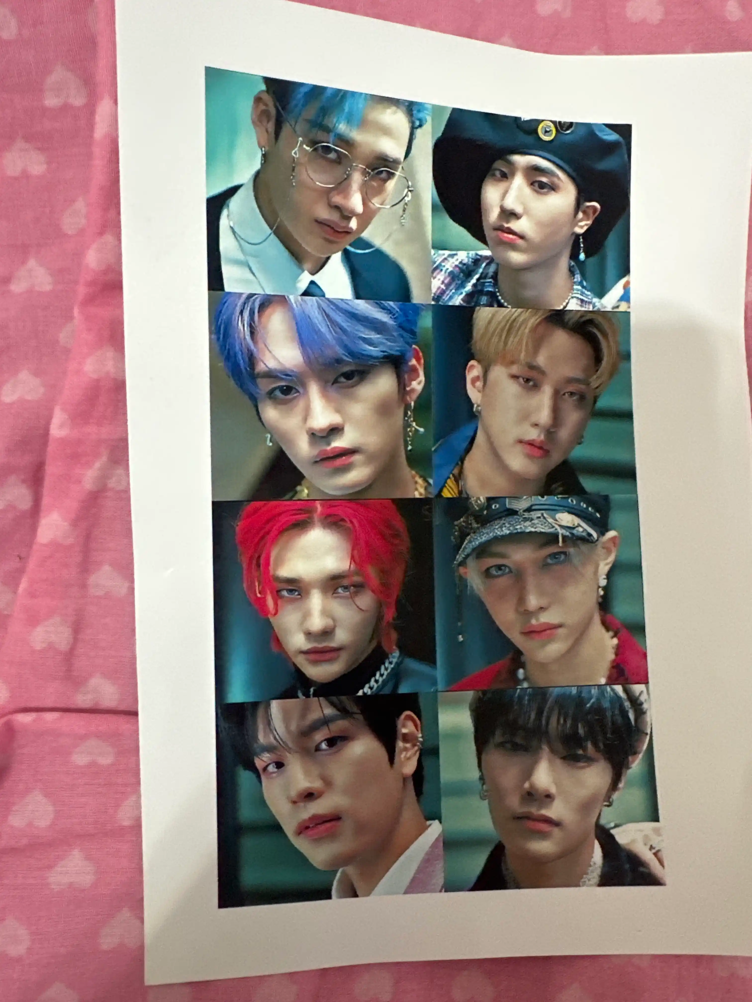 Stikerlar Stray kids guruhi bilan, o'zi kesiladigan