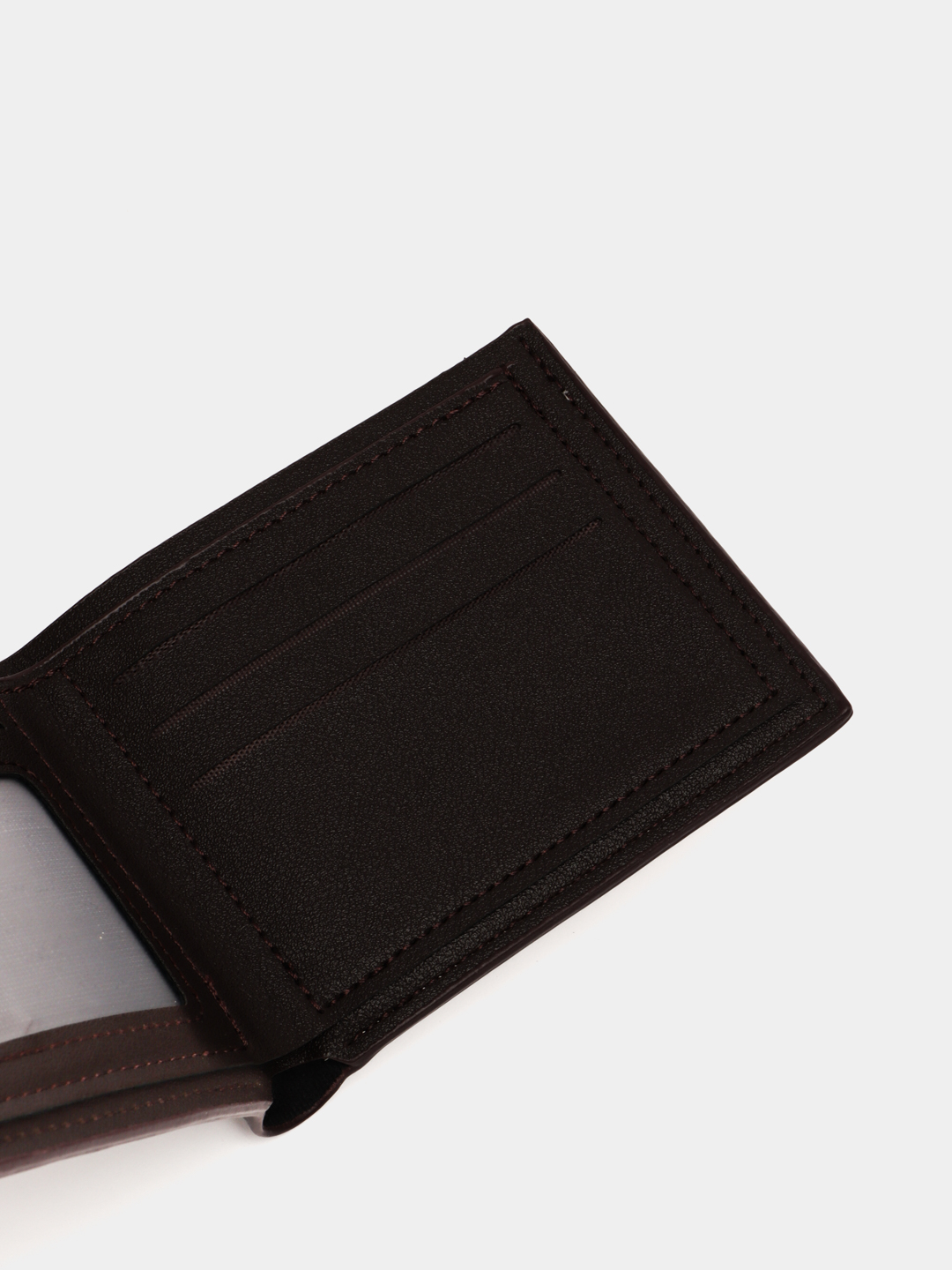 Qizlar yigitlarning qoqlarini silkitadi