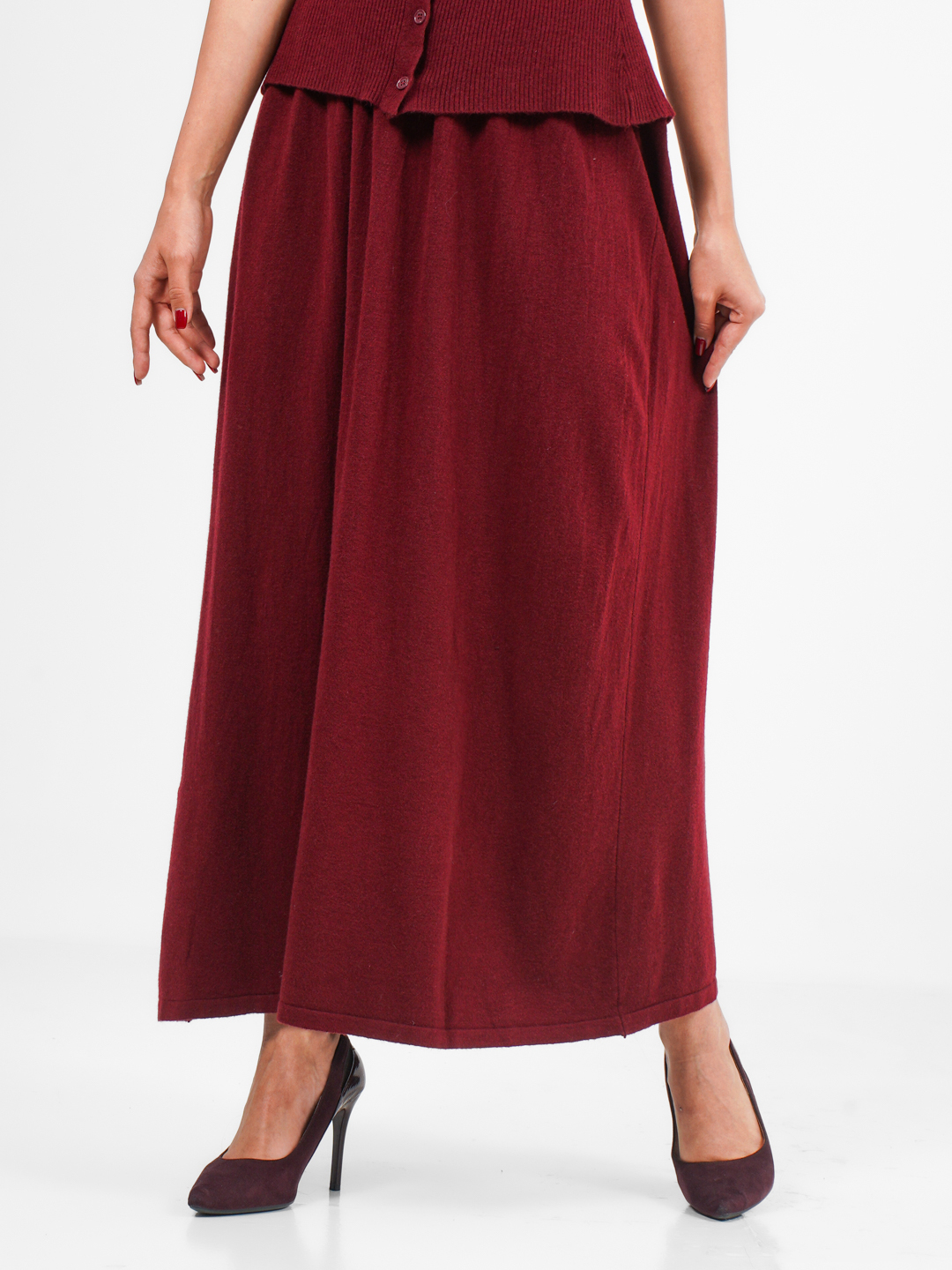 Ichki kiyim mushukni koring Biri erini barmogi bilan siksa, ikkinchisi soradi