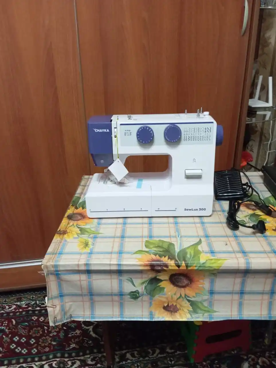 Tikuv mashinasi CHAYKA SewLux 300