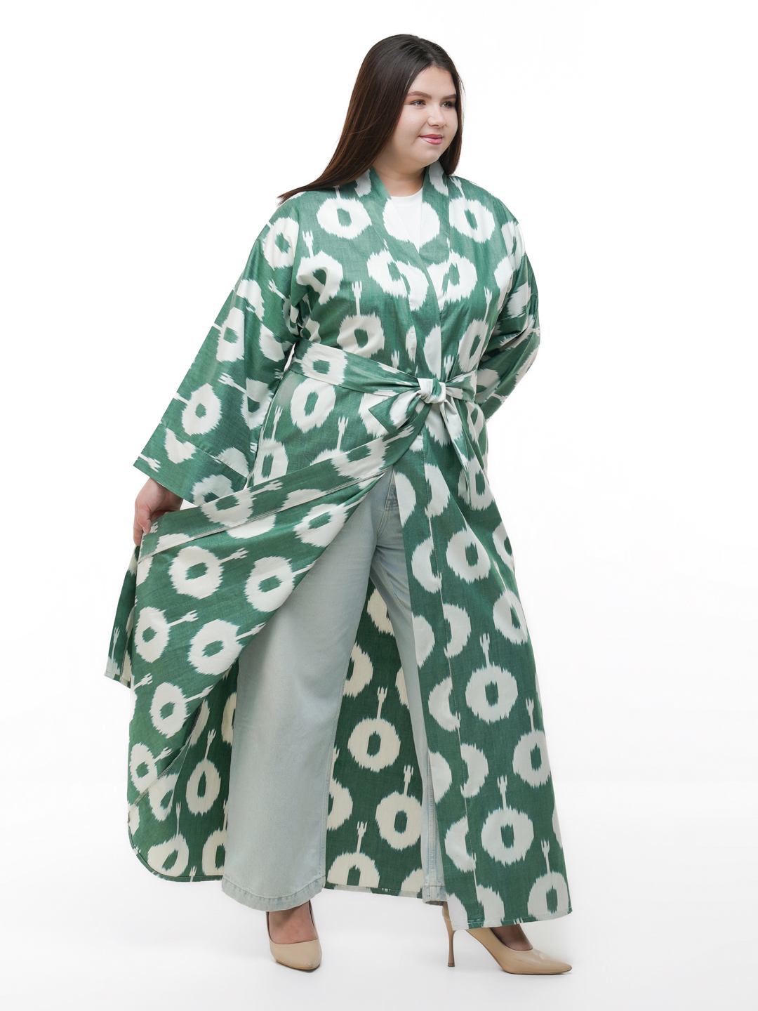 Biri kamming, ikkinchisi esa qinni yalamoqda