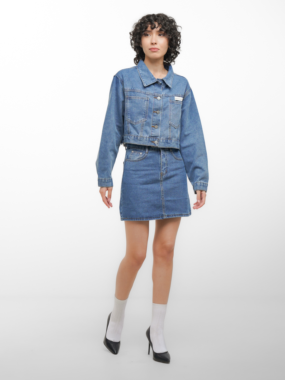 Eshak, eshak, mushuk Dachada yalangoch keksa ayollar