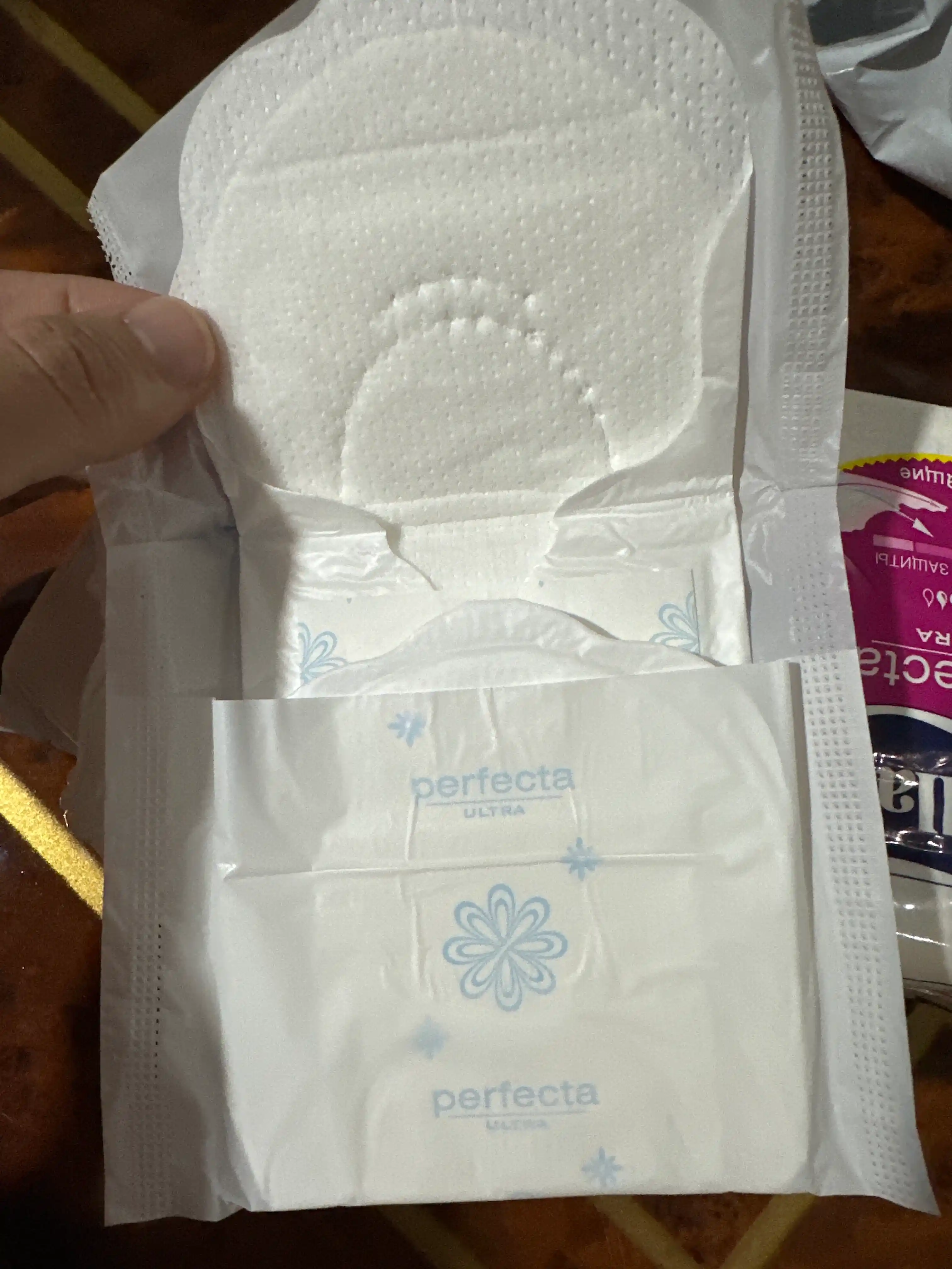 Prokladkalar gigiyenik Bella Perfecta Maxi Rose, ultra yupqa, 5 tomchi, 16 dona