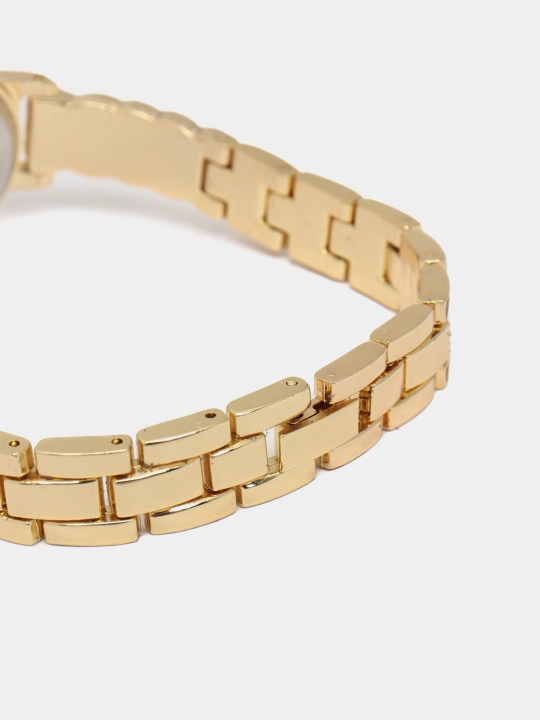 Ayollar qo'l soati, Omega, Guess