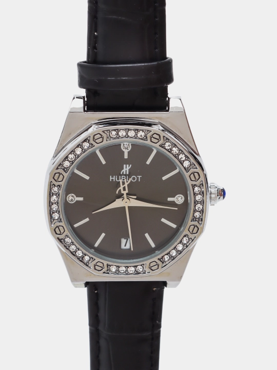Ayollar uchun xar qanday uslubga mos keluvchi Hublot qo'l soati, qutisi bilan birga