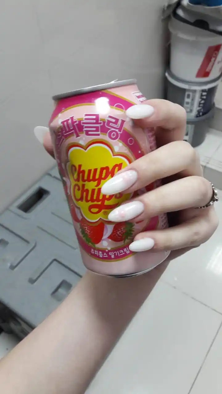 Газированный напиток со вкусом клубники и сливками Chupa Chups Strawberry & Cream, 345 мл