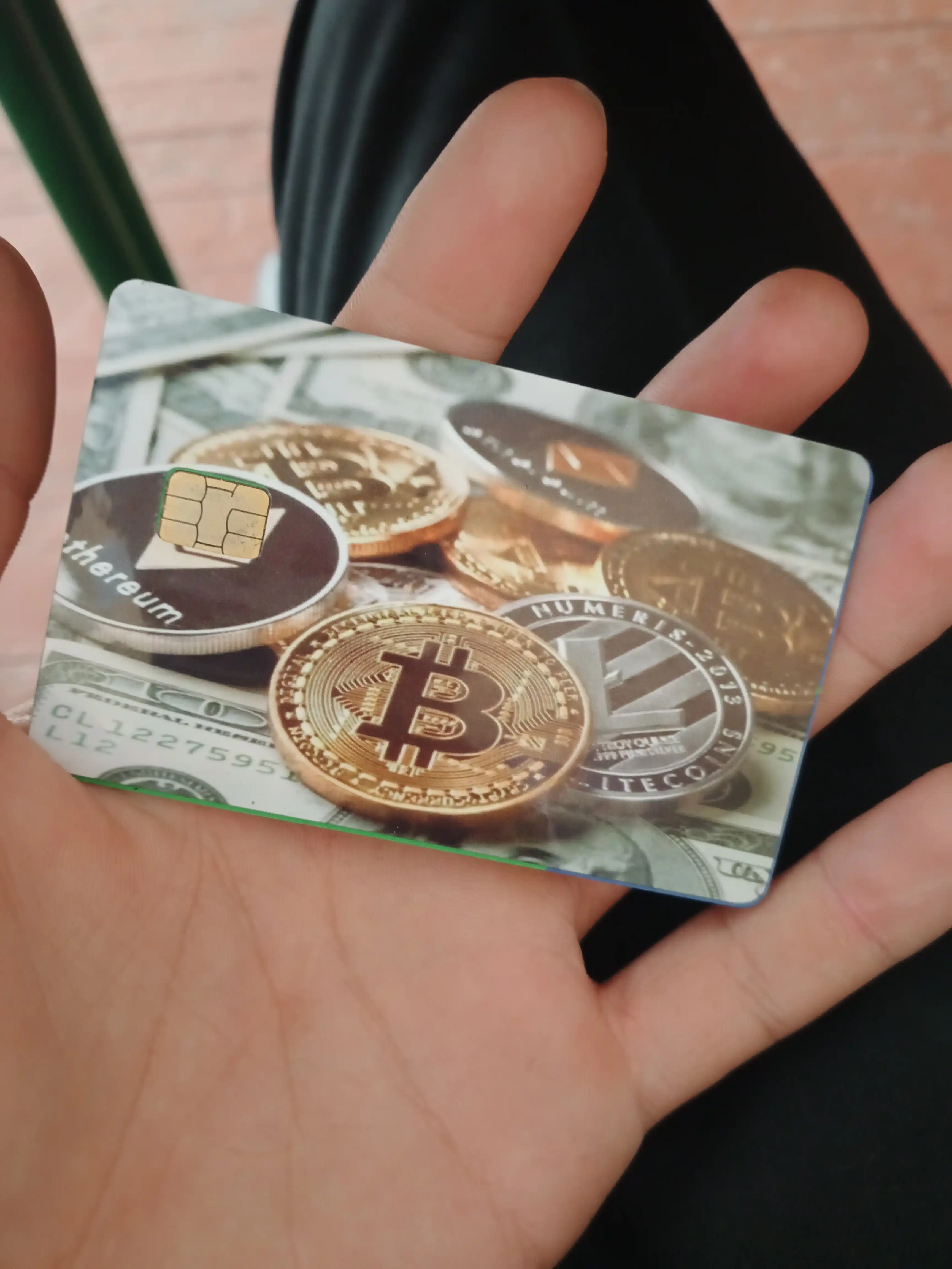 Bank kartasi va chipta stikerlari, pul