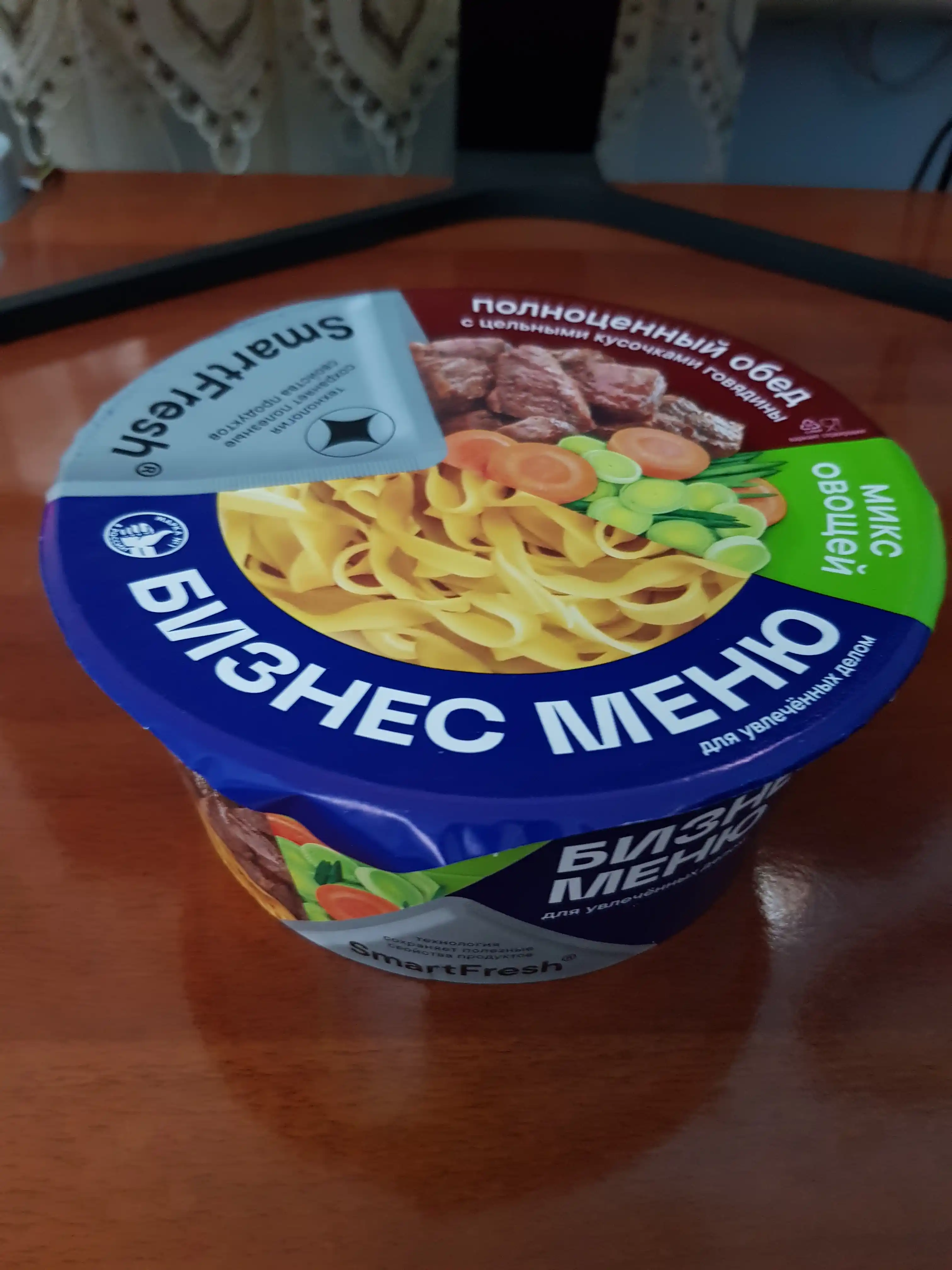 Лапша быстрого приготовления Бизнес Меню,с тушёной говядиной в соусе и овощами, 110 г