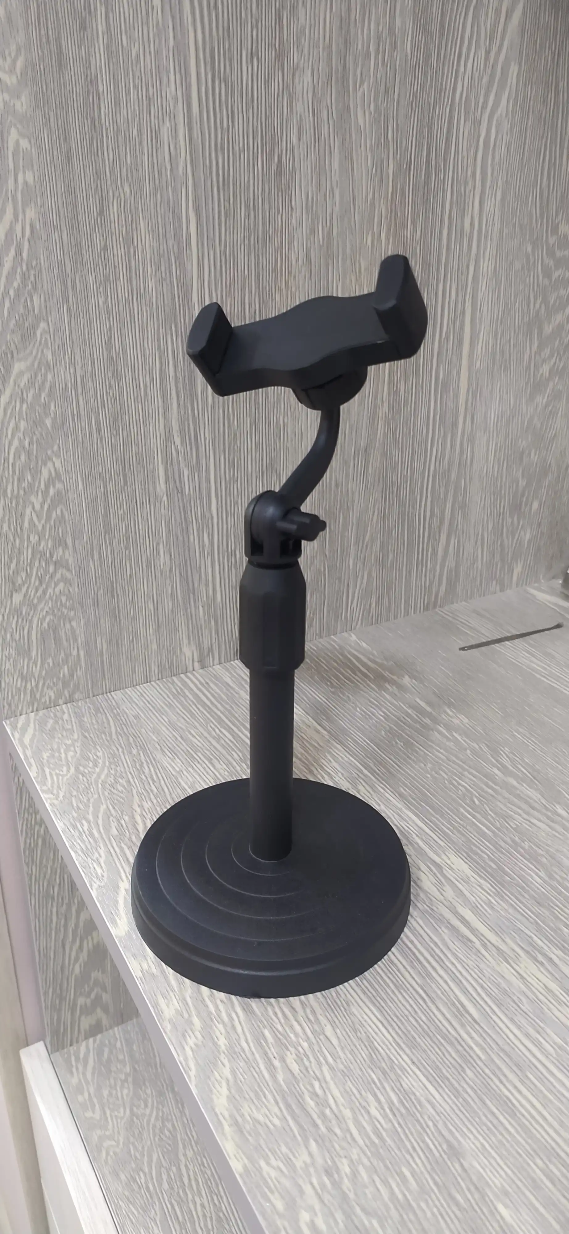 Stol usti telefon ushlagichi
