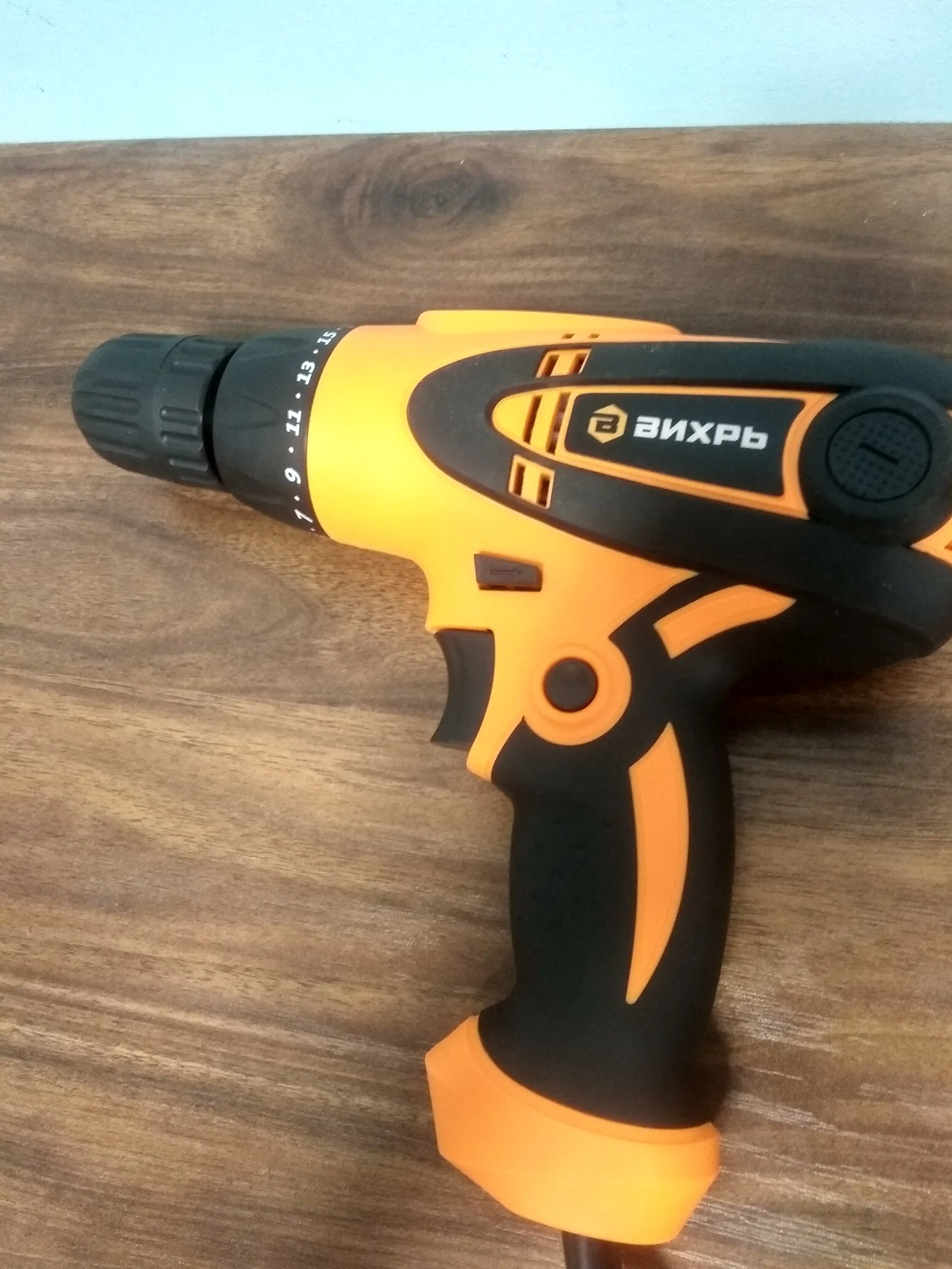 Simli shurup buragich SSH-550/2 Vikhr'