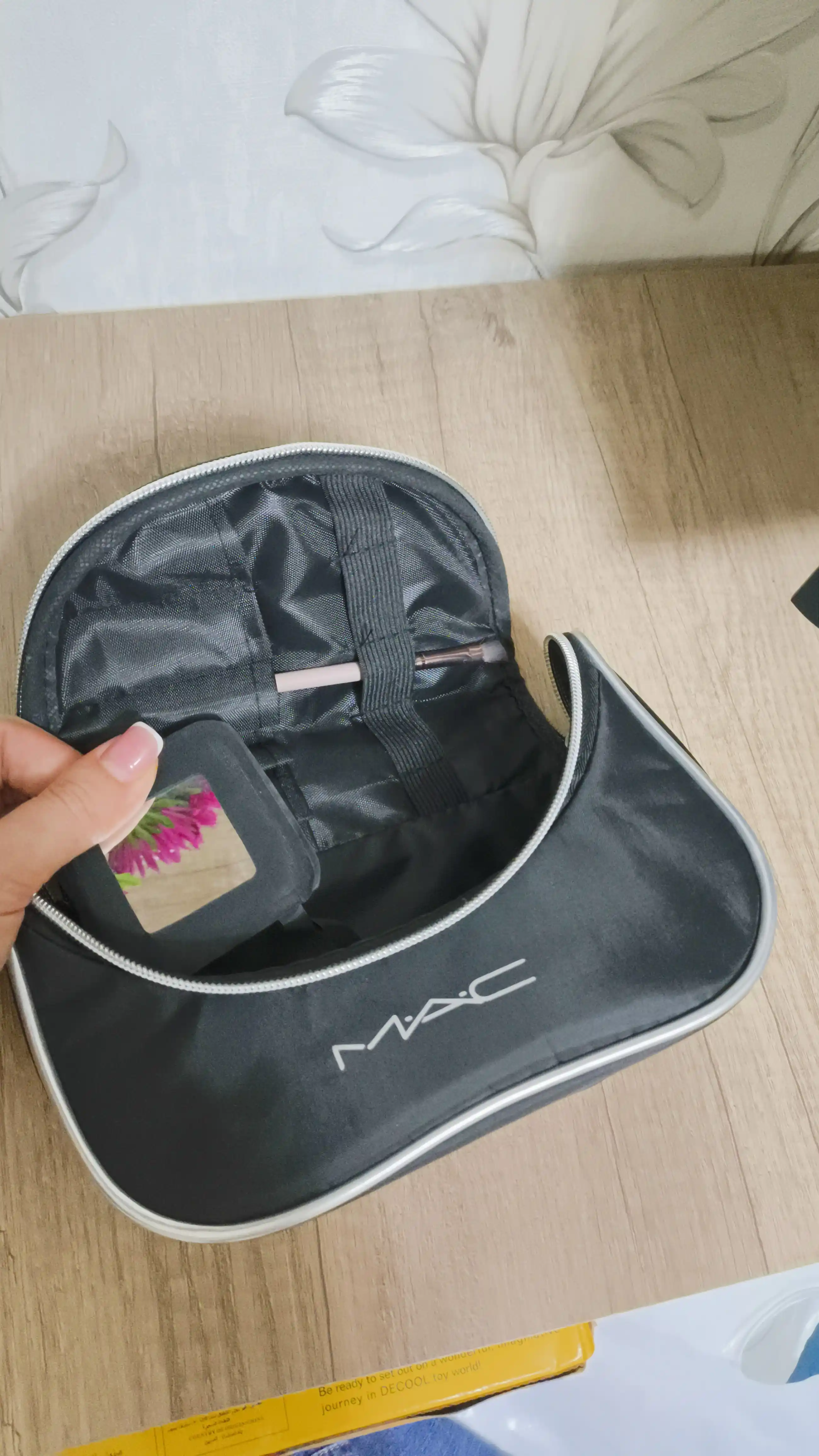 Сумка косметичка на молнии непромокаемая, с ручкой MAC