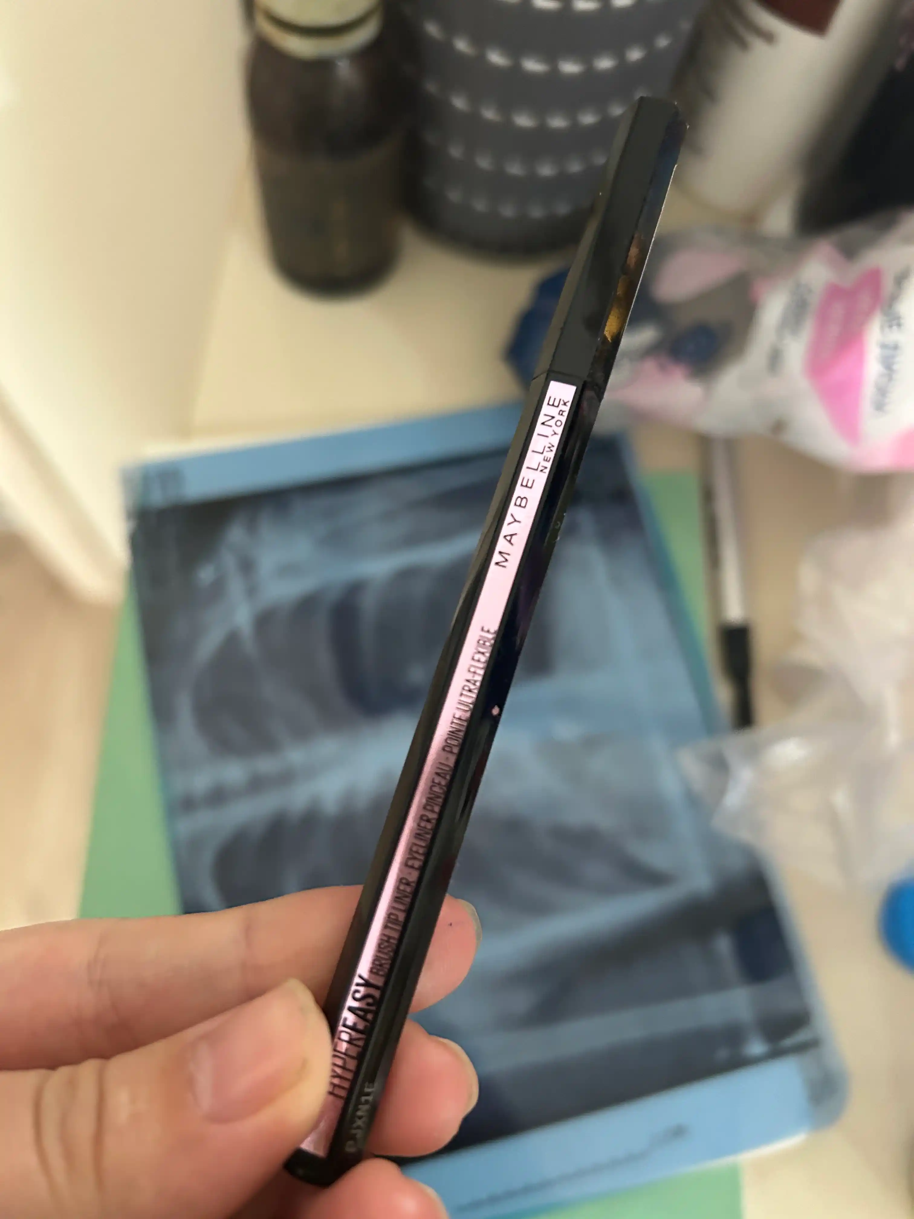Ko'z uchun podvodka Maybelline New York Hyper Easy, rang 80 qora