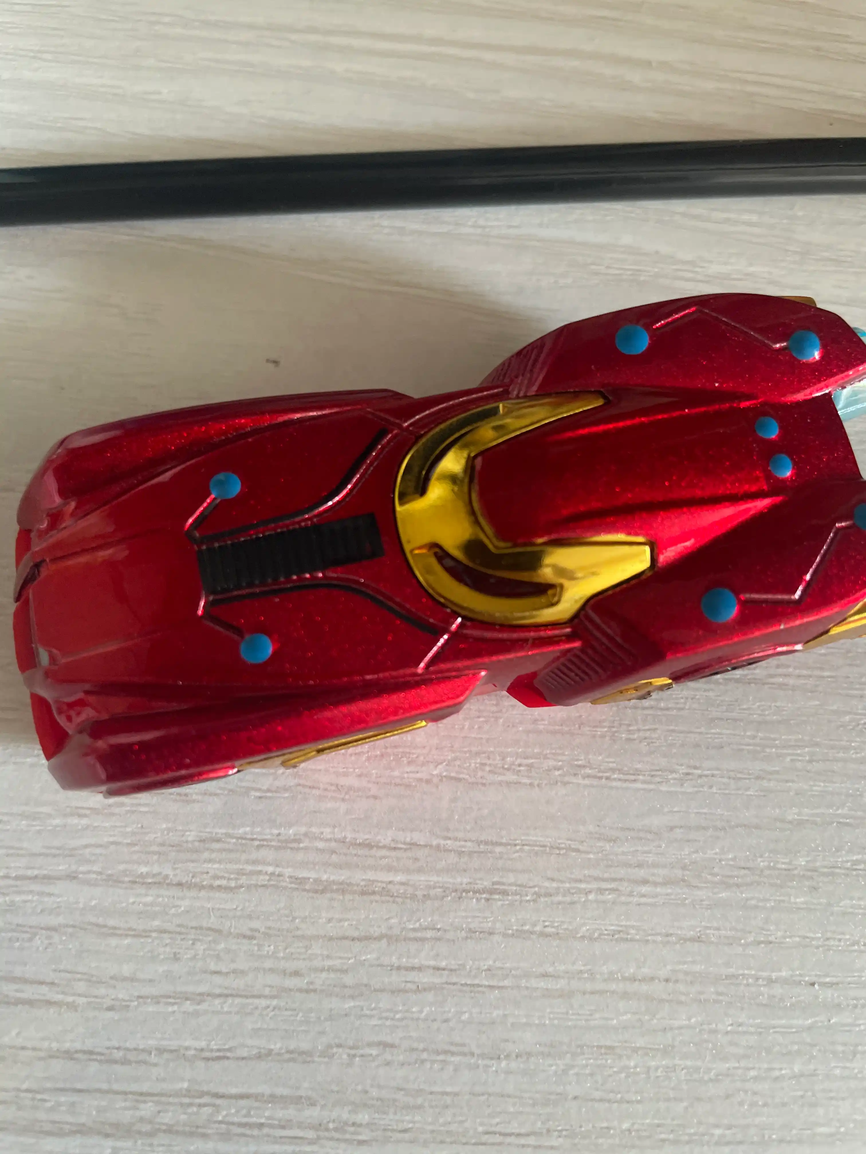 Metall mashinalar Hot Wheels stilida, to'plami 8 dona, konteynerlardan konstruktor