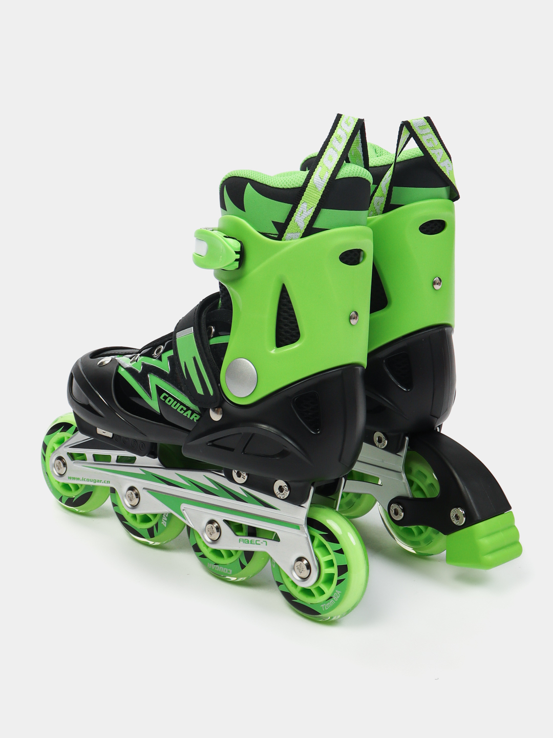 Rolikli konkida yalangoch va kulgili qizlar