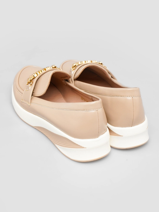 Ayollar loaferlari