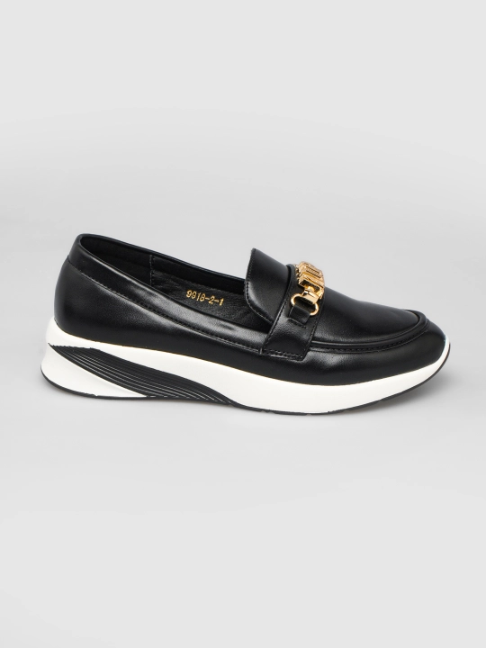 Ayollar loaferlari