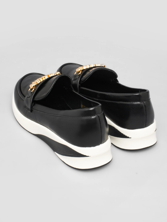Ayollar loaferlari