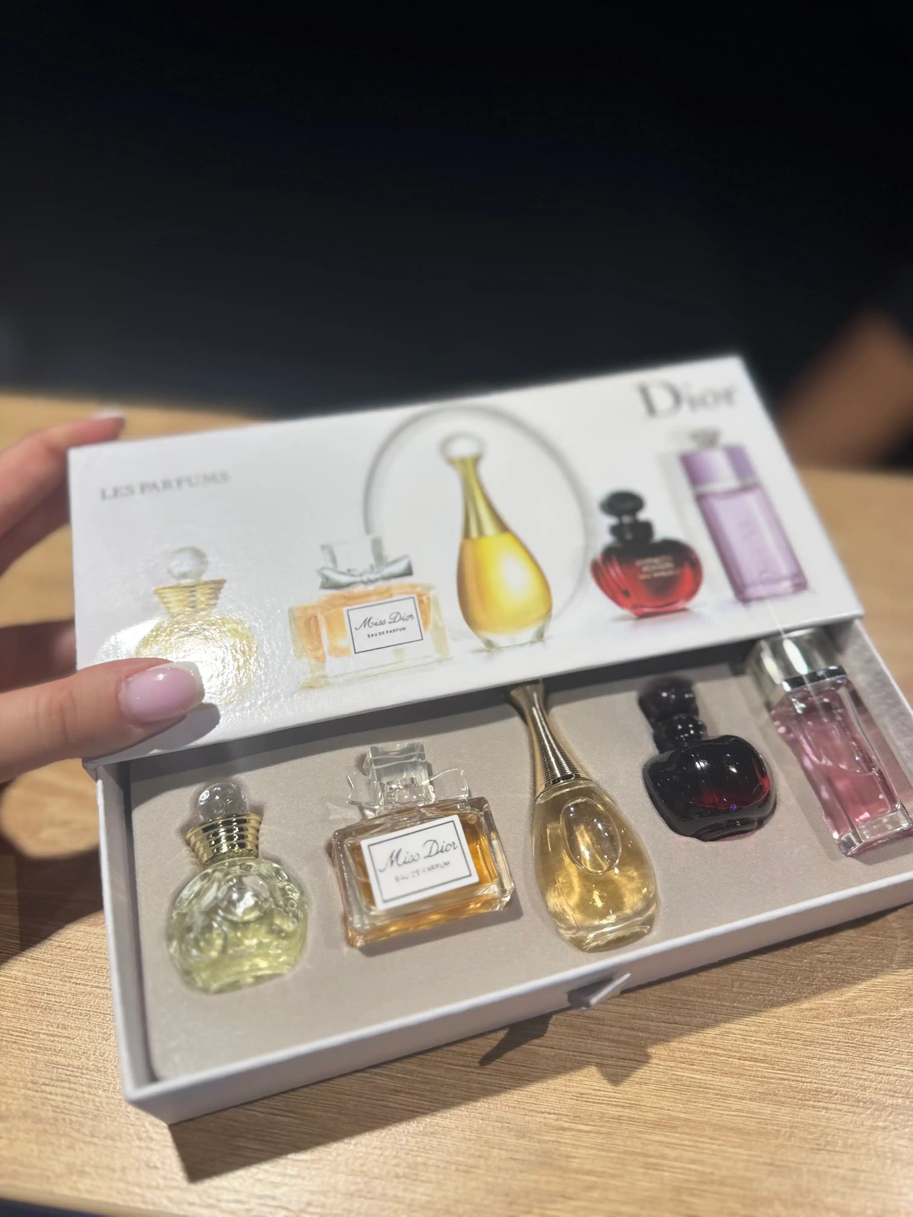 Sovg'a uchun atirlar to'plami Les Parfumes, ayollar va qizlar uchun, 5 tasi 1 da