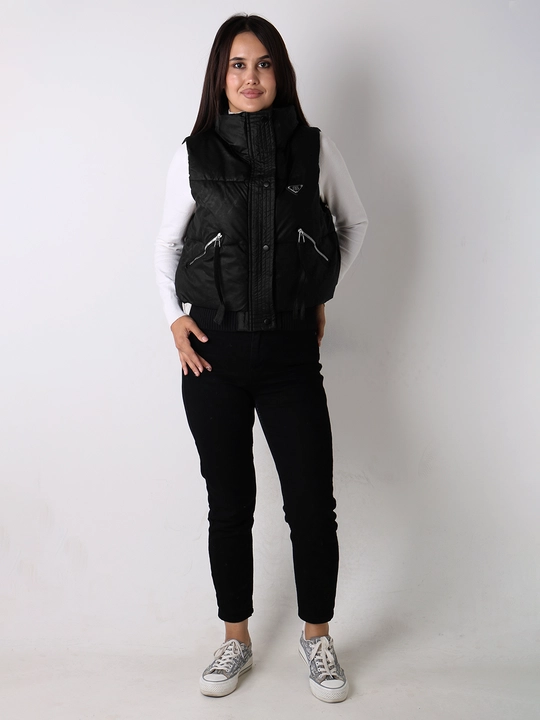 Ayollar uchun yomg‘irbardosh matodan tikilgan yelek, universal o‘lcham L-XL
