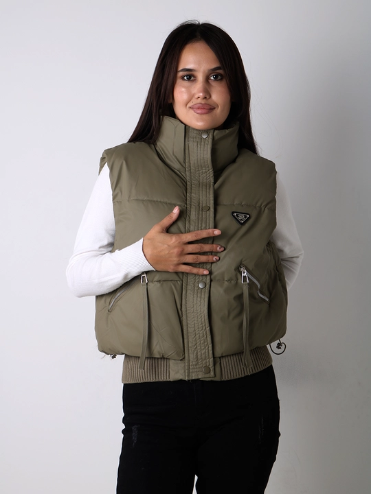 Ayollar uchun yomg‘irbardosh matodan tikilgan yelek, universal o‘lcham L-XL