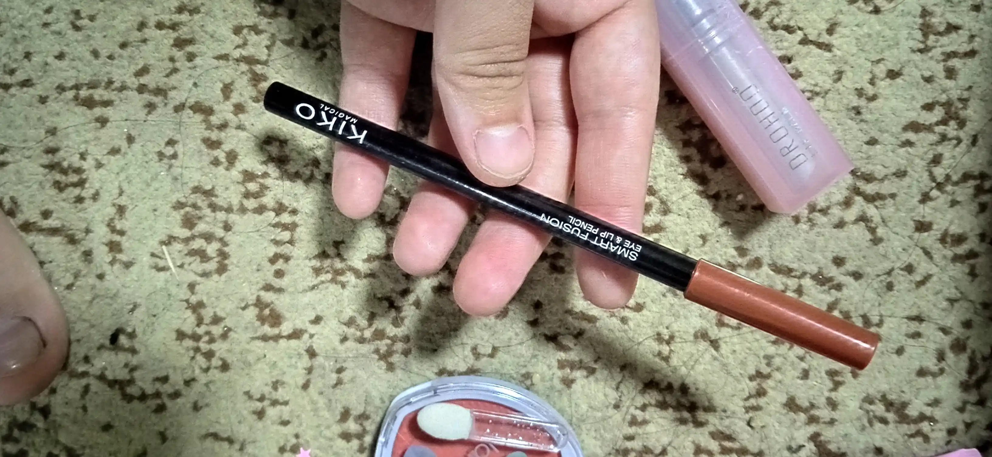 Kiko lab konturi uchun qalam xira lab bo‘yog‘i qosh va ko‘z uchun qalam oq qora 1,5 g