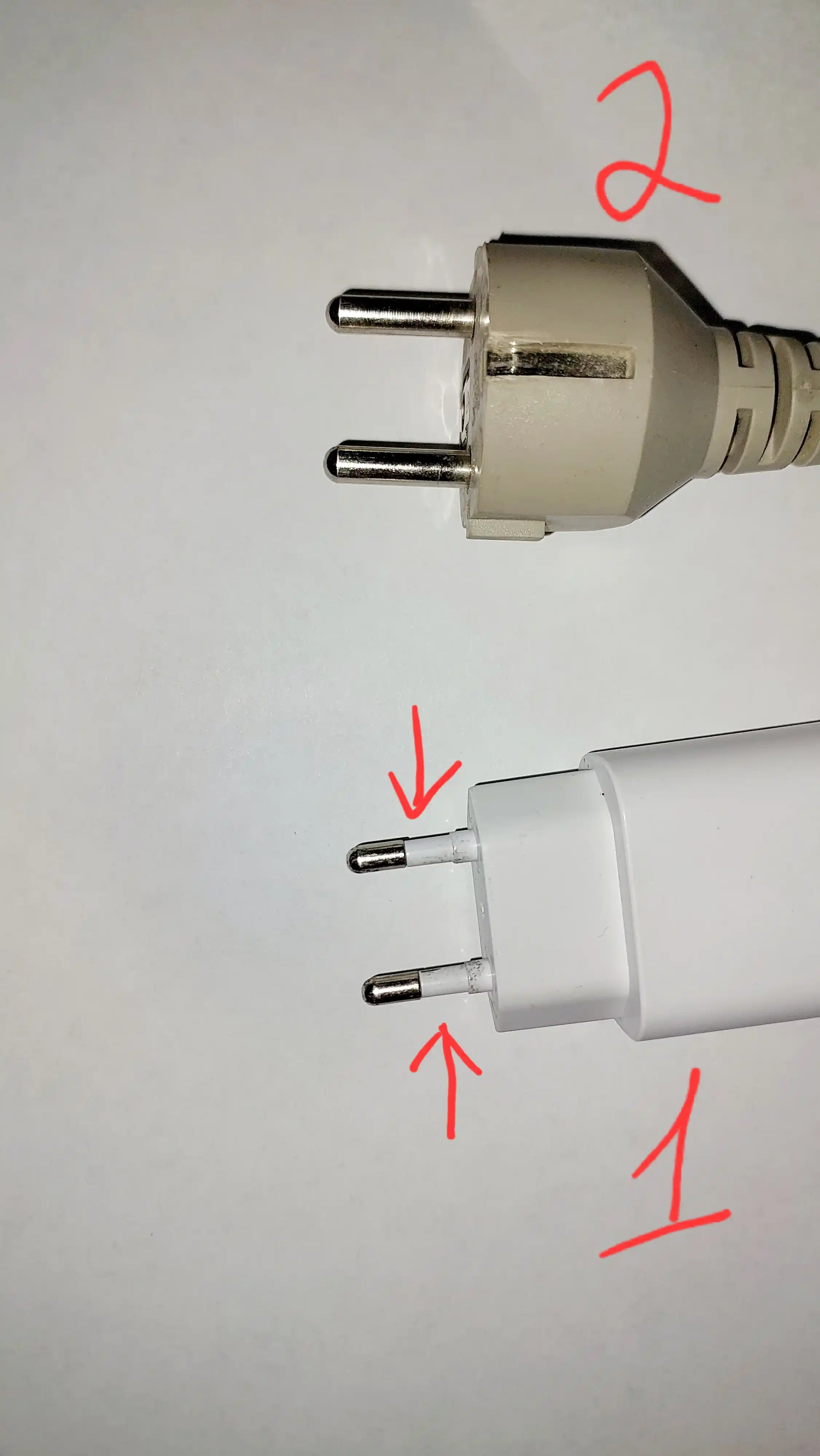 Beshr uchligi, adapter, 3 uyali, yerga ulanmagan, ixcham o‘lchamli, mustahkam korpus, B35