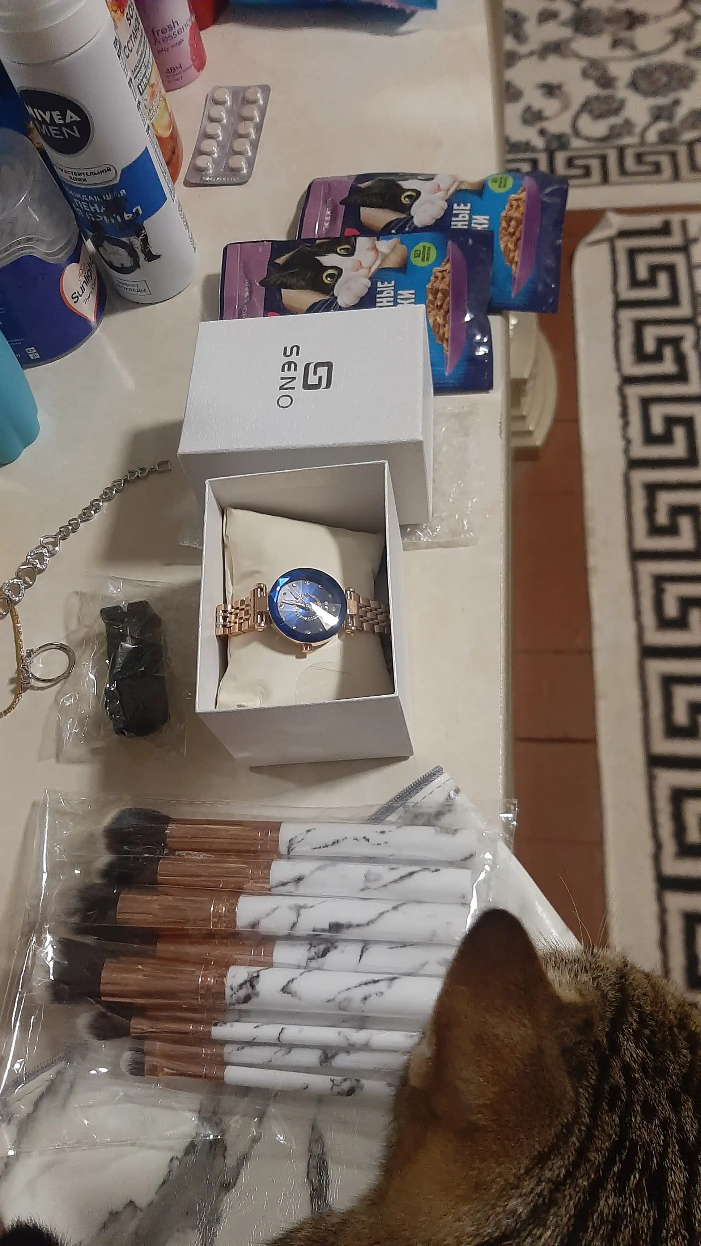 Ayollar soati SENO, kvarts mexanizmi va ko'k olmosli siferblat, klassik