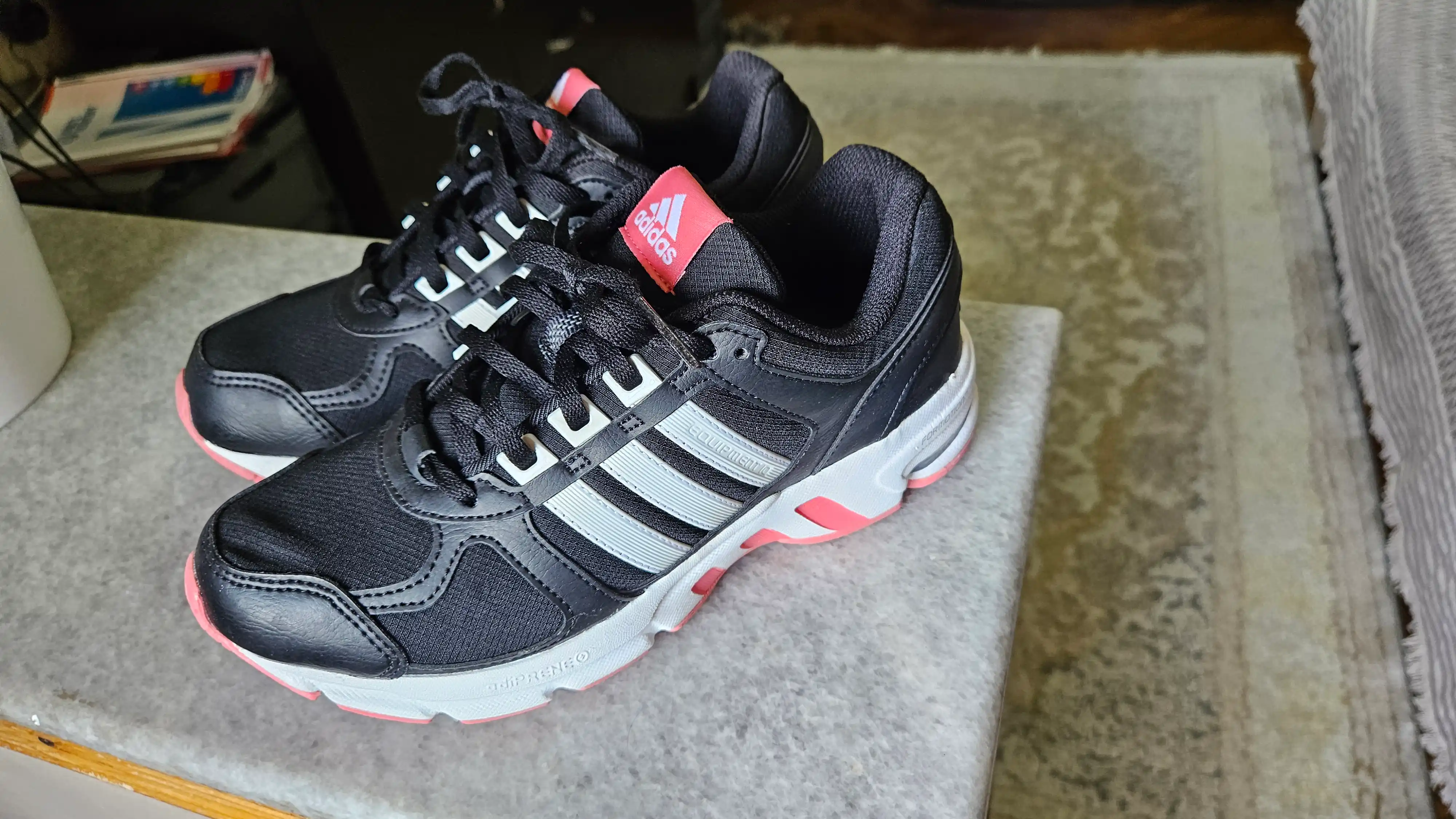 Krossovkalar adidas ayollar uchun Equipment 10 U