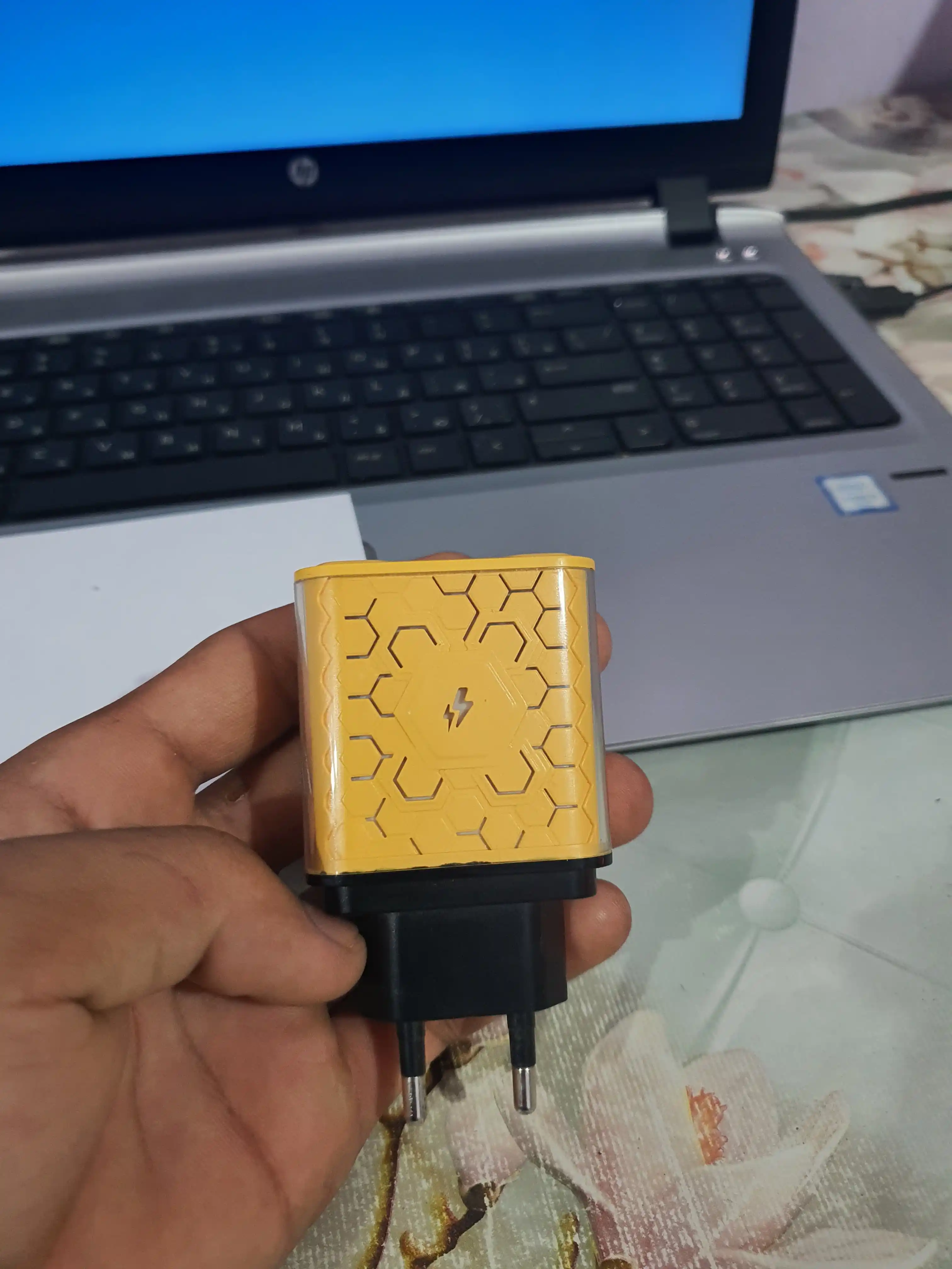 Zaryadlovchi qurilma 30, 45 w  Fast charging funksiyasi