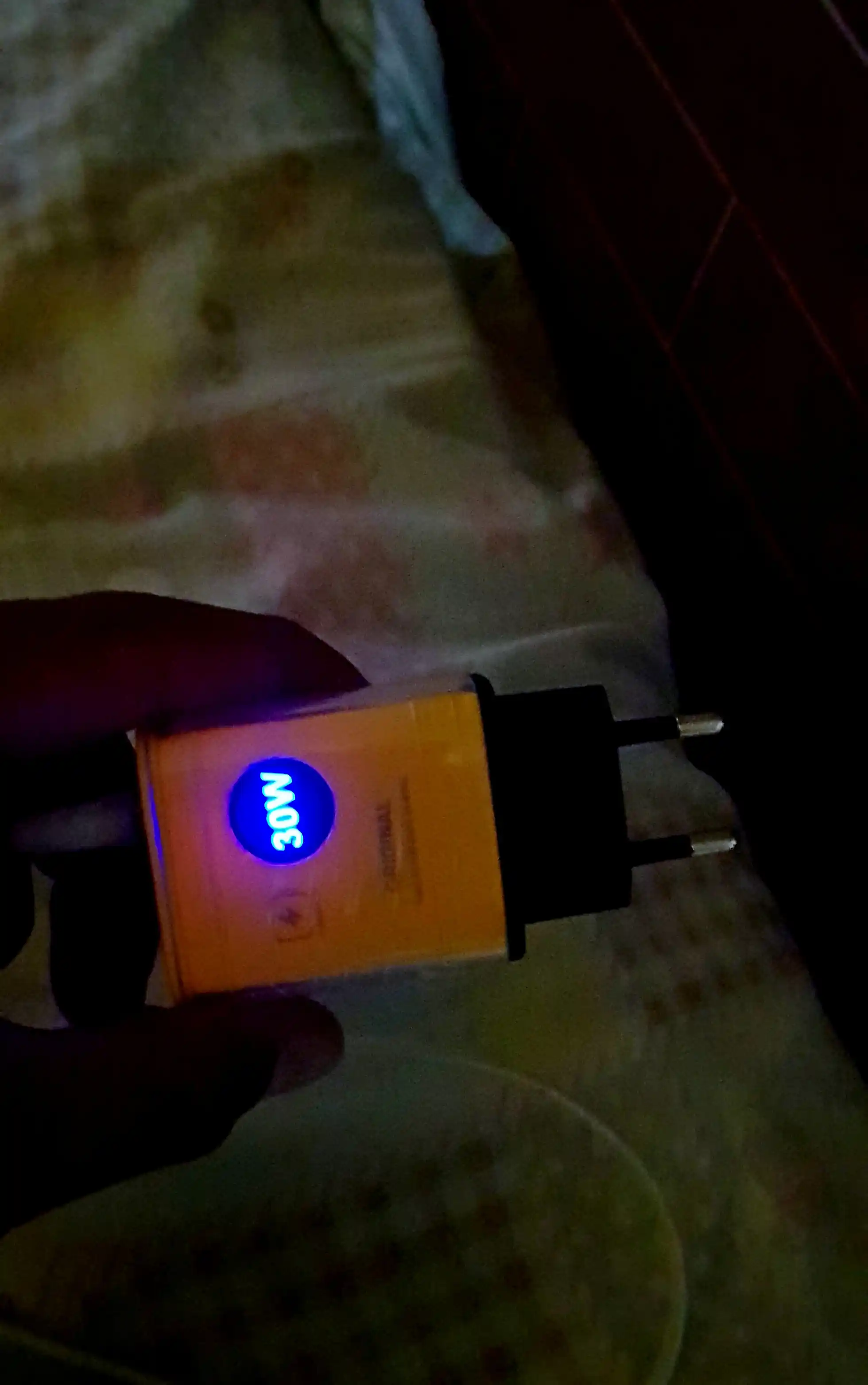 Zaryadlovchi qurilma 30, 45 w  Fast charging funksiyasi