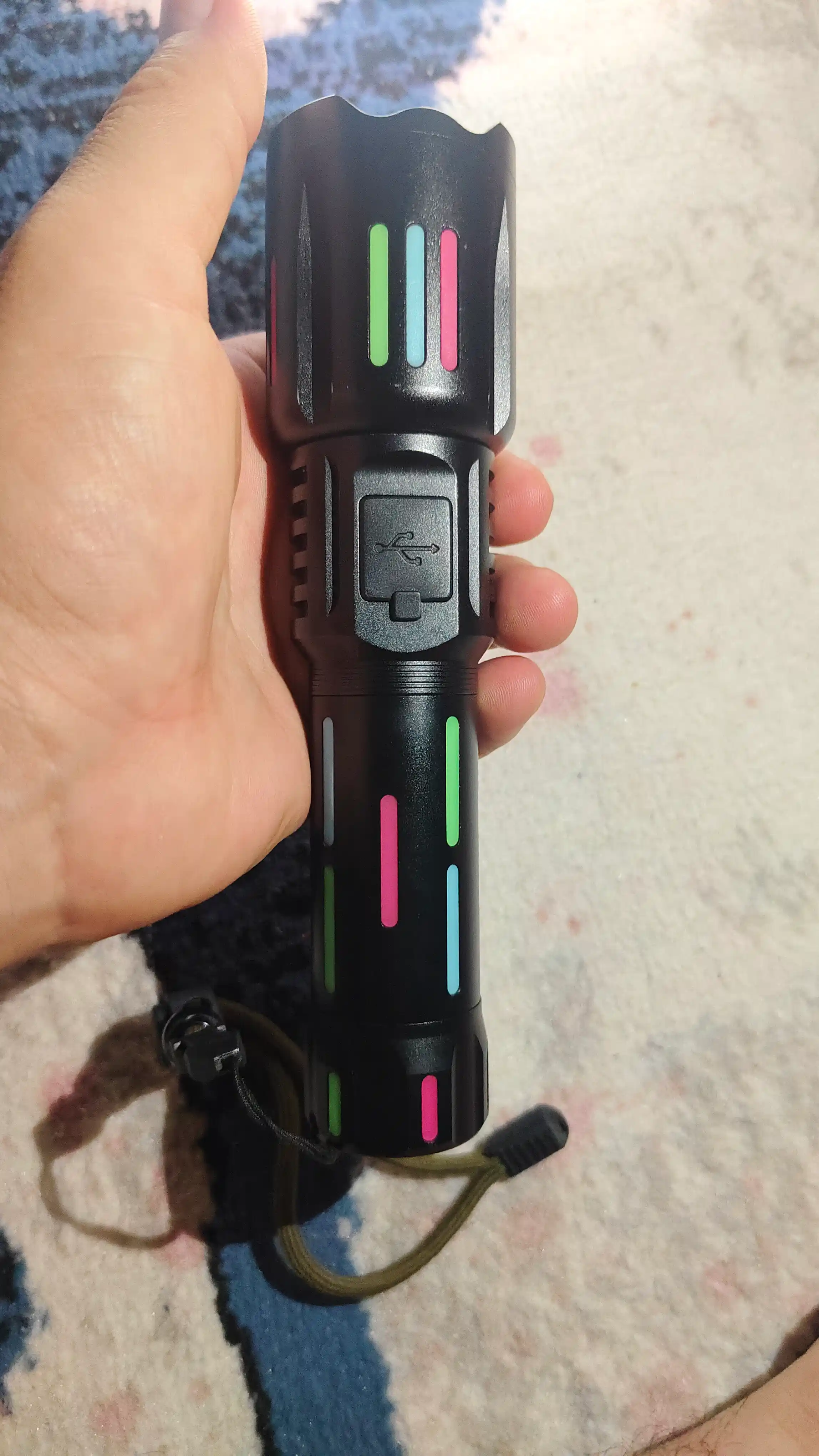 Lazerli qo'l fonar, qayta zaryadlanuvchi, akkumulyatorli chiroq Power Bank bilan